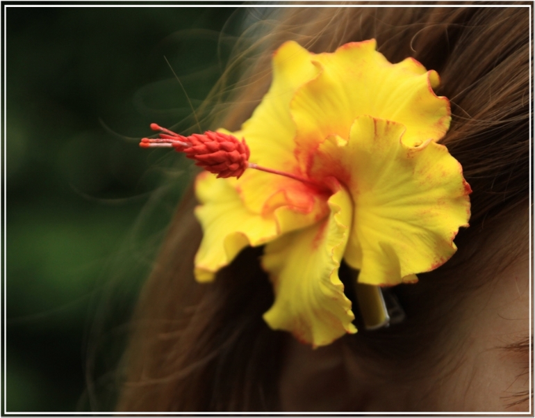 Яркие украшения и аксессуары на лето