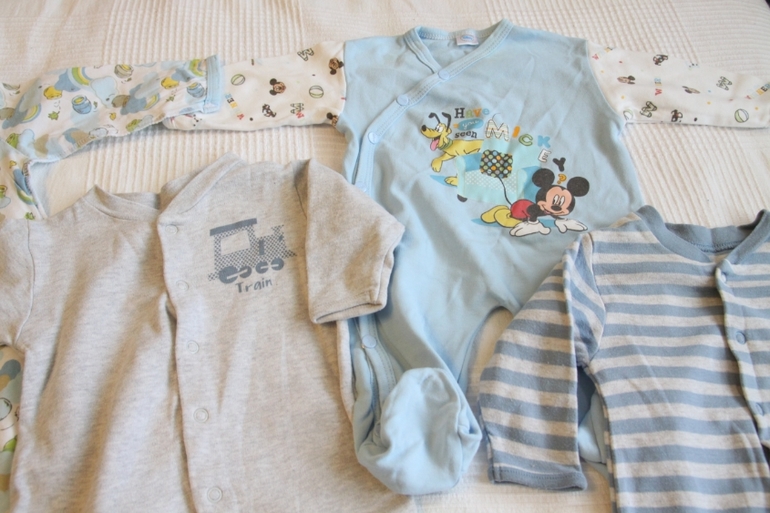 Одежда на мальчика и девочку, пакетами возраст 0-1,5 года