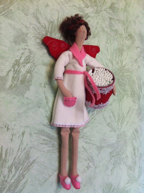 Хранительница ватных палочек.