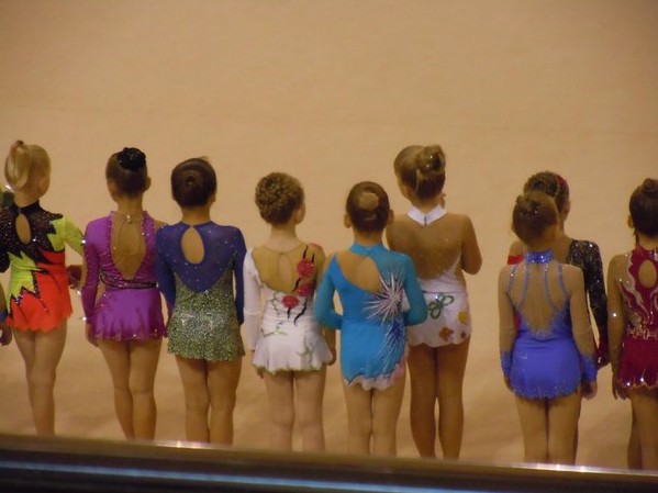 Любитель профессионал, не парикмахер.