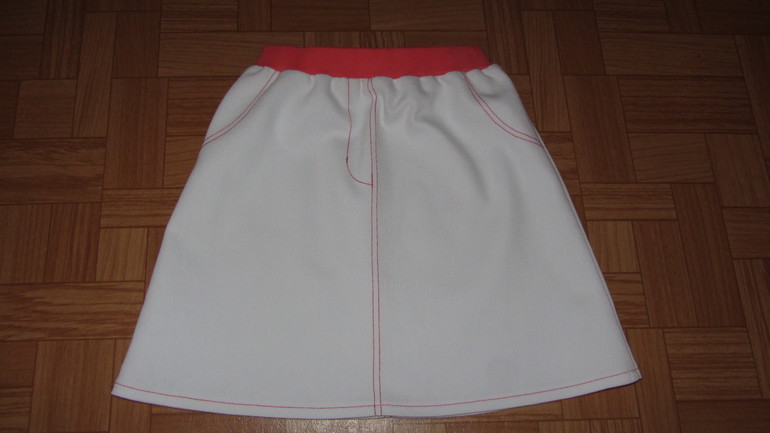 Юбок много не бывает))))