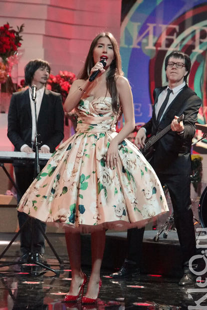 Помогите угадать платье?!