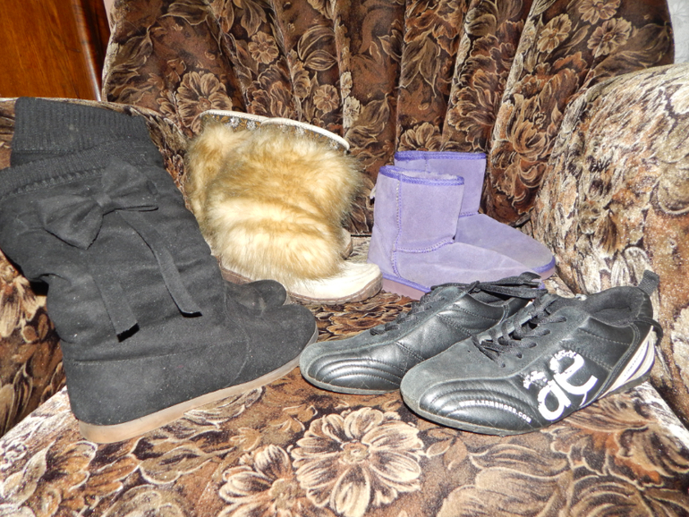 Могу отдать обувь 37-38. Первомайская, Измайловская. Самовывоз. Почте нет.