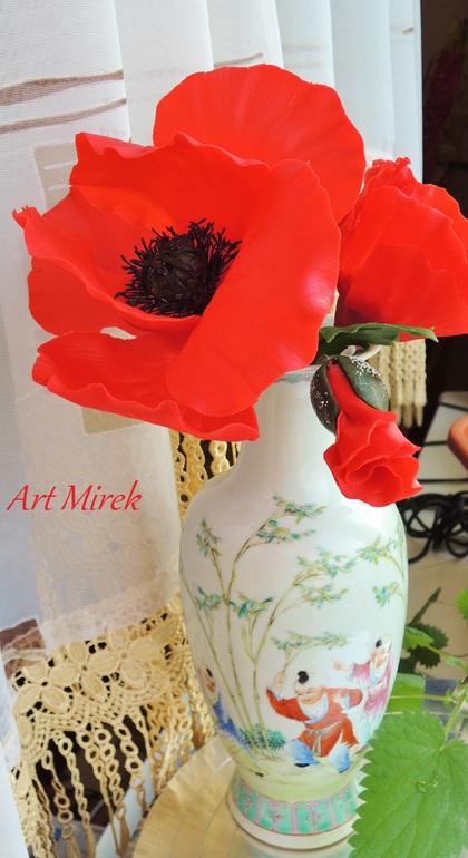 Букет алых маков.