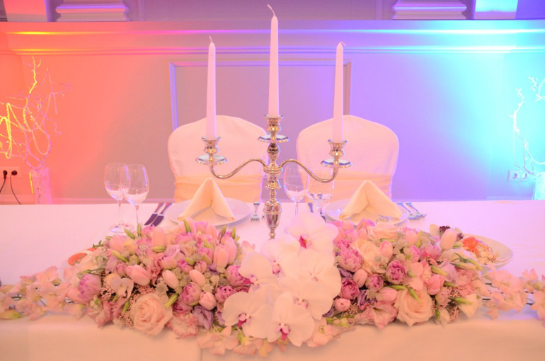 Букет невесты и оформление ресторана