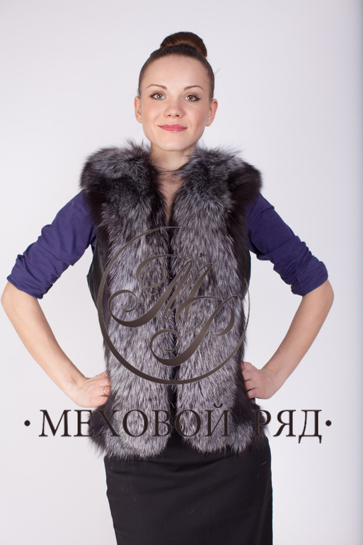 Жилет из меха лисы с нат.кожей !5000т.р.