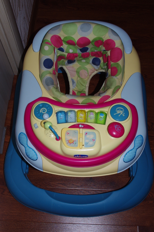 Ходунки chicco 1500 руб
