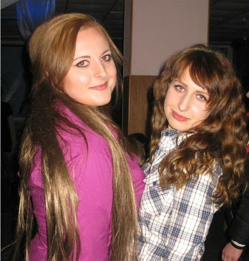 Сколько мне лет)Я справа.