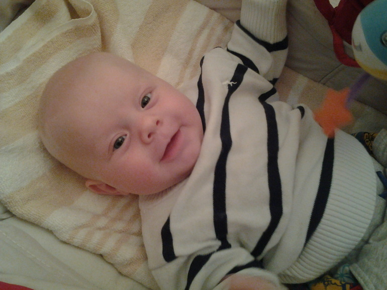 Мишутке 2 с половиной месяца