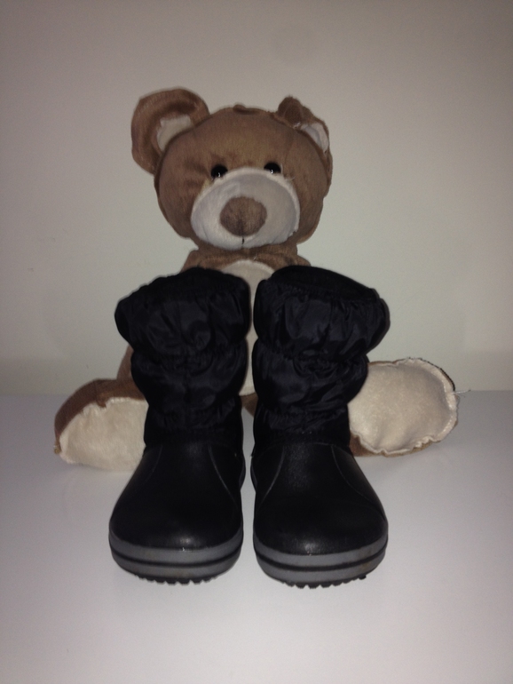 новое автокресло продам, кое-какая одежда, обувь на мальчика 1,5-2 года