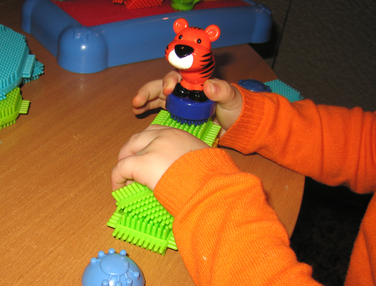 Отчет по игольчатому конструктору BATTAT Bristle Blocks (много фото)