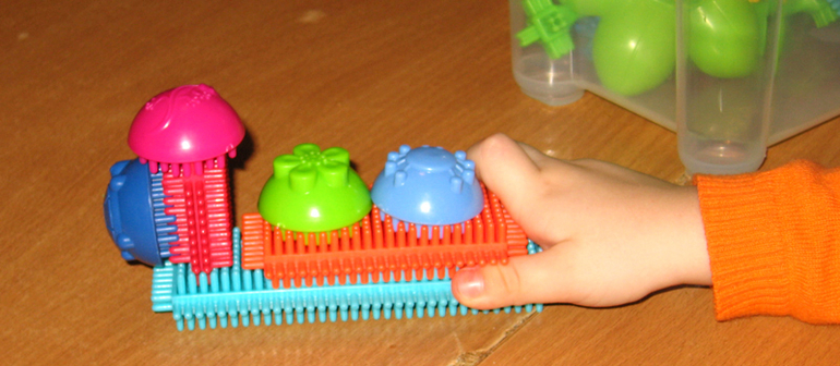 Отчет по игольчатому конструктору BATTAT Bristle Blocks (много фото)