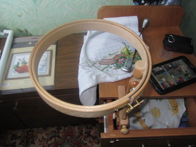 у хомяка пополнились запасы))