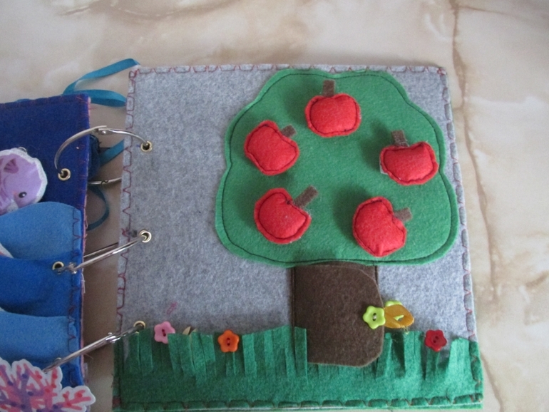 Несколько страничек фетро-книжки