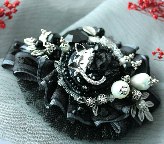 Брошка с кошкой