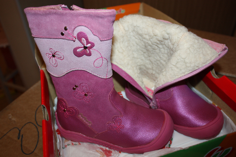 Новая зимняя обувь для девочки почти даром. Разные размеры.