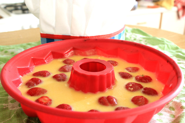 Как Даша готовила Клафути с клубникой. — 32 ответов | форум Babyblog