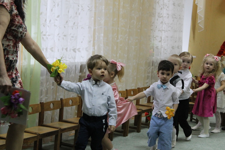 Наш первый весенний праздник в дет.саду