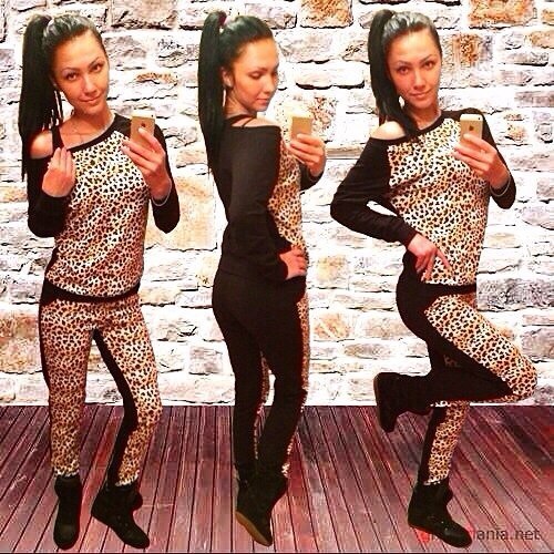 Много костюмов. выкуп в 17 часов