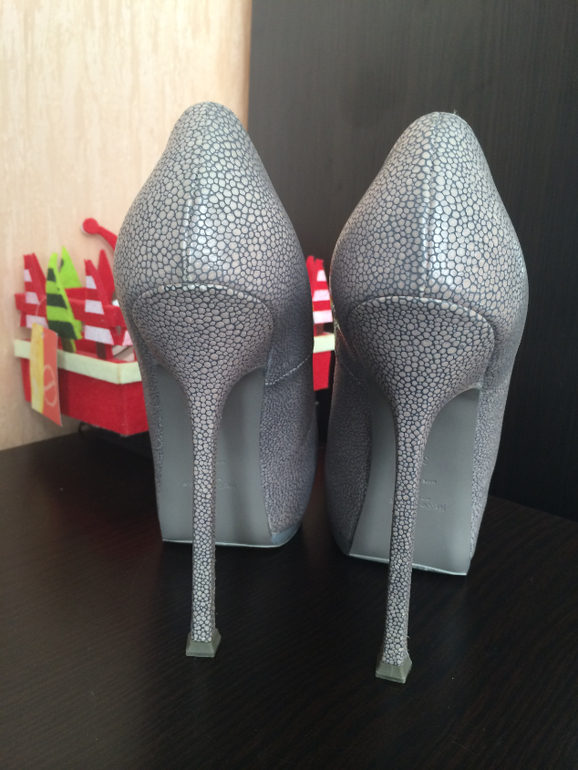 SAINT LAURENT "TRIBUTE TWO", Christian Louboutin, Chanel, оригинал