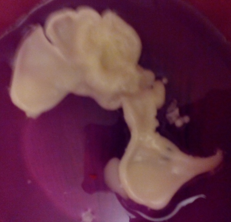 Погадала вот ))) Мы с мужем вылили воск в воду и...