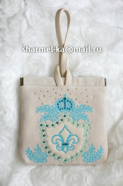 Сумочка на руку вышитая "Королевская лилия. Бирюза и мята"