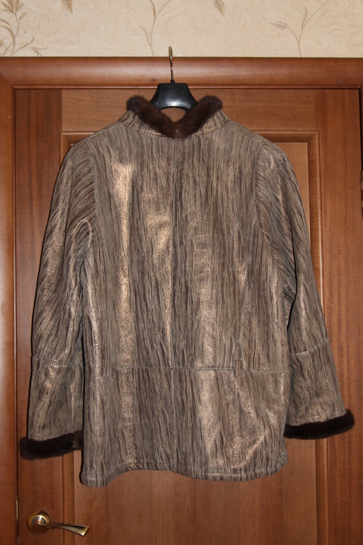 Продам женскую верхнюю одежду, размер 50 +