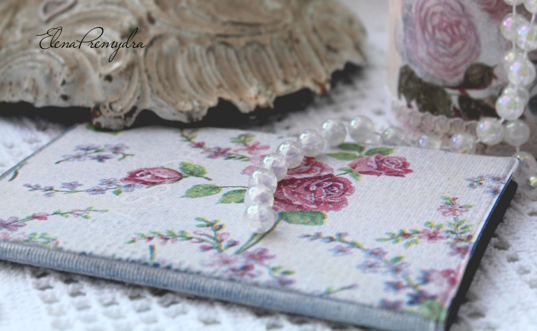 Обложка на паспорт " та в ужасных розочках"