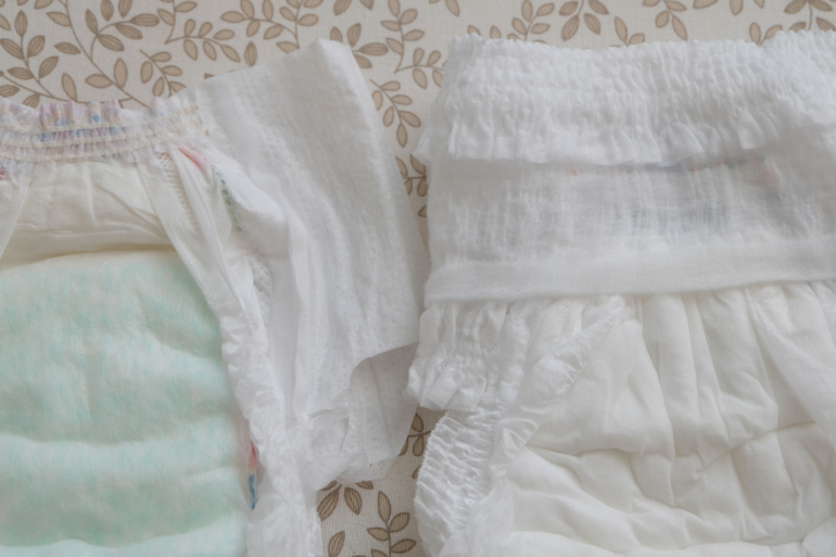 Трусики Pampers и трусики Moony
