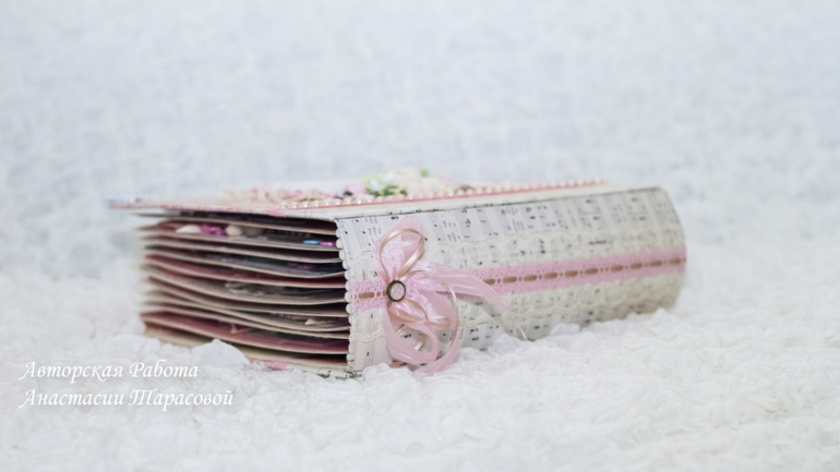 Альбом для очаровательных близняшек.