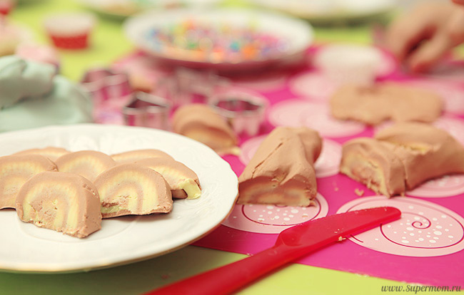 Пир из самодельного пластилина