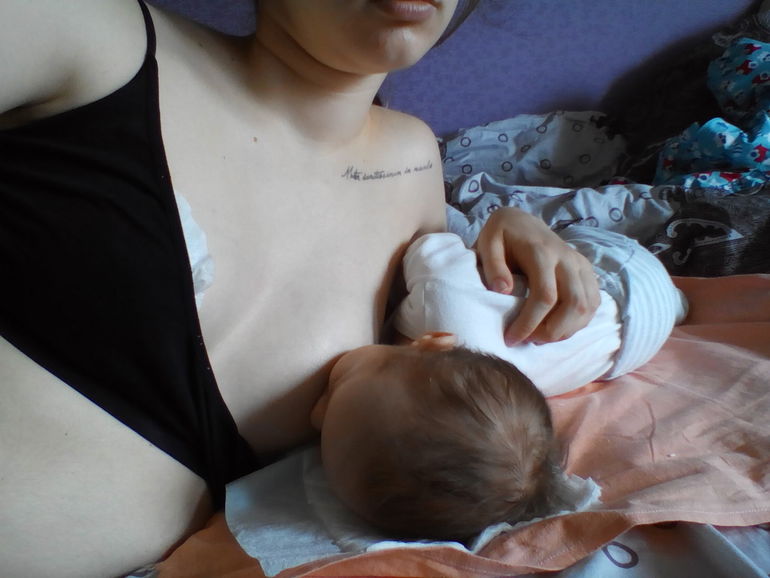 Комок в груди и болит(