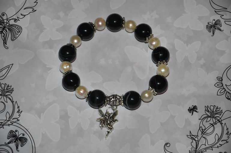 Мой первый браслетик из полудрагоценных камней:)