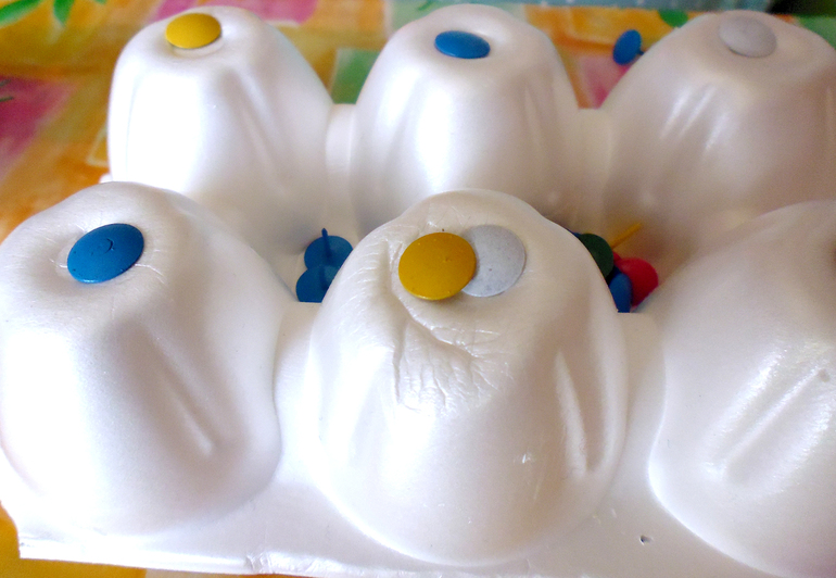 Цветные гвоздики и другие игры