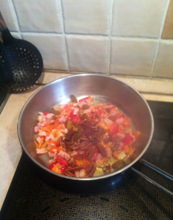 Ужин острые спагети и пица с брокколи