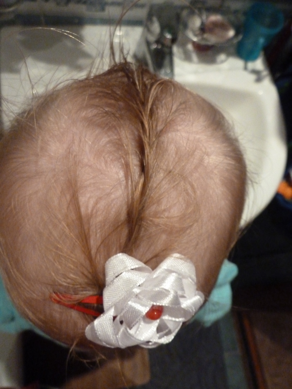 Вот и у Веронички - первая причёска)))