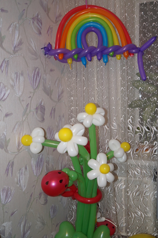 Наш годик в радужном стиле))