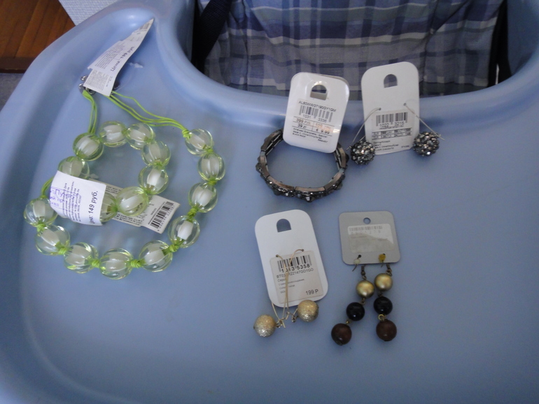 Сумки 1300 и 500р., кошелёк 500р., обложка для автодокументов 700р.Москва. М.Академическая.