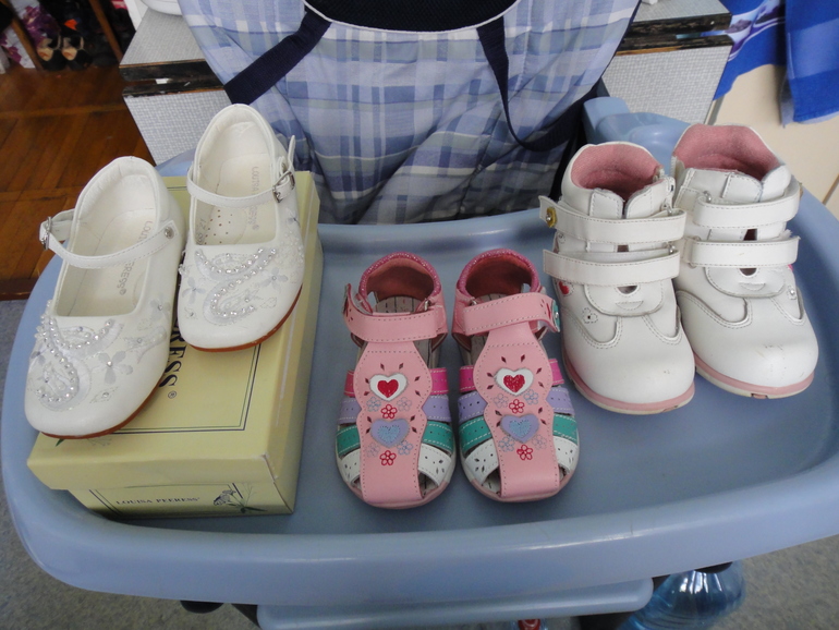 Для девочки. Размеры 21 и 22. Б\\\\у и новое. Москва. м.Академическая.