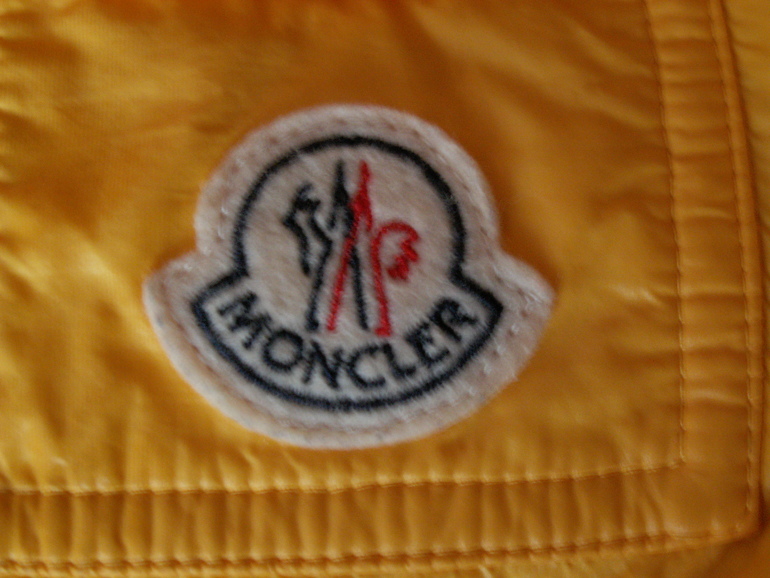 Ветровка Moncler оригинал на 3-4 года