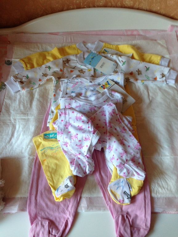 Отдам новые вещи для девочки + мобиль