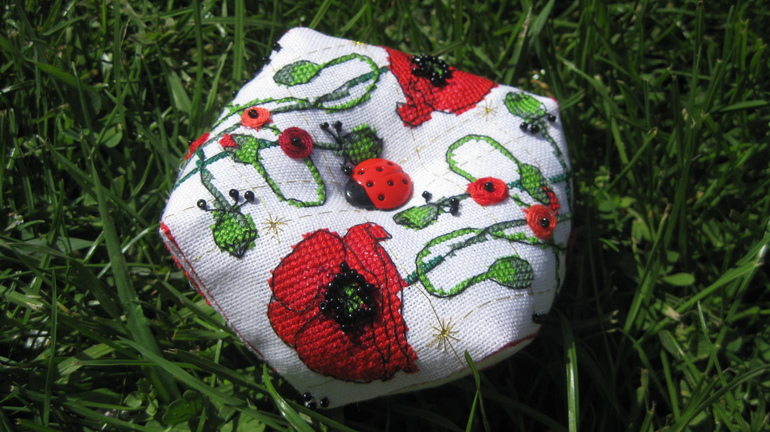 Бискорню "Poppy Paperweight" Faby Reilly