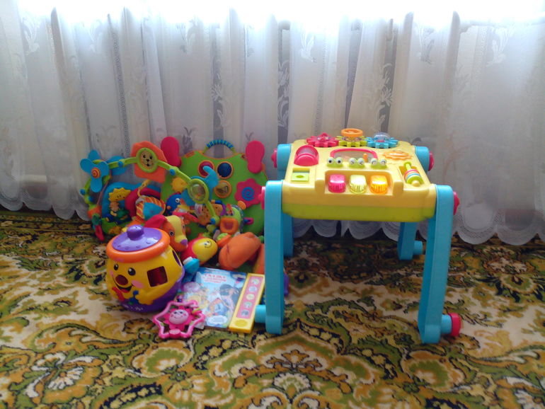 фирменные игрушки пакетом от 0+