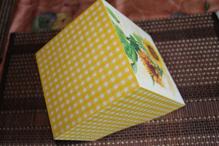 Совместный декупаж короба для специй.