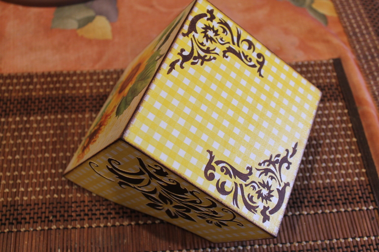 Совместный декупаж короба для специй.