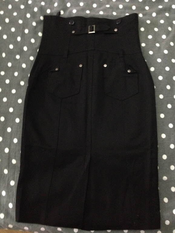 кароткая юбка очень красивые всего 2500 рублей