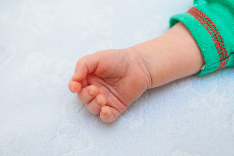 Сердце в маленьких кулачках.