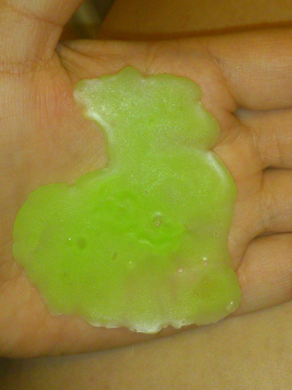 Лично я вижу зайчика! А кого видите вы? И что это означает?