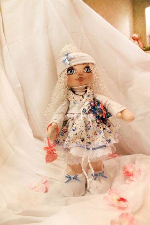 Куколка блондинка))