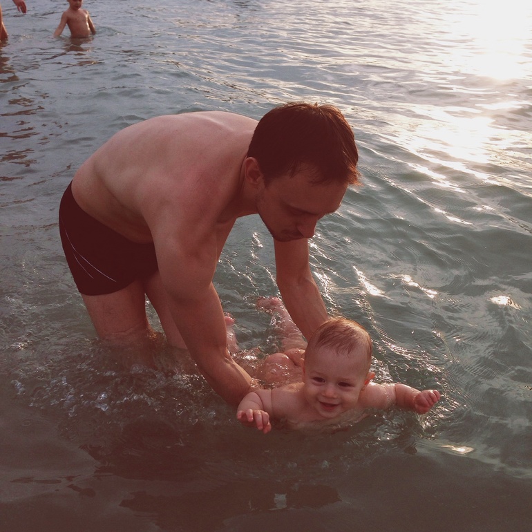 Сегодня принца фотал и снимал на видео весь пляж))